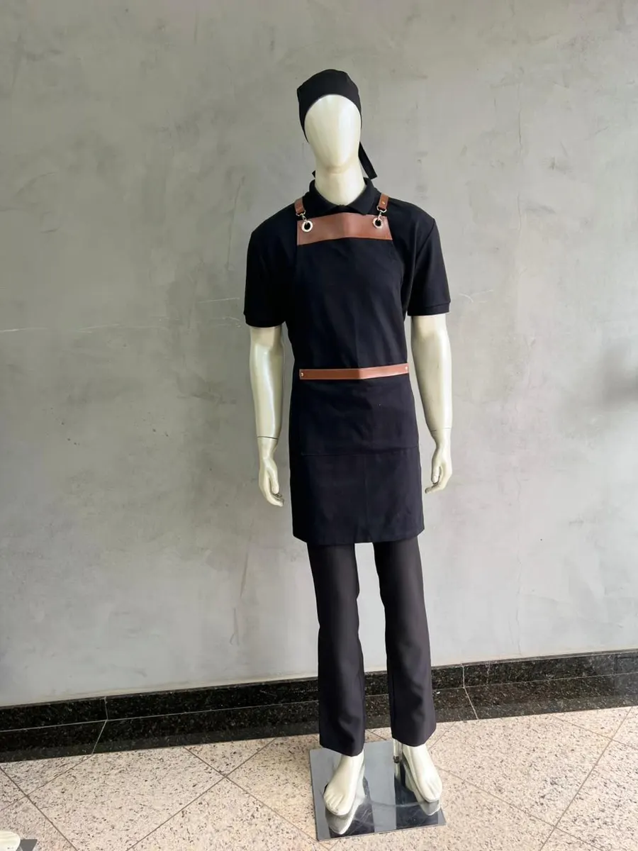 Avental Peitoral Preto com Alças de Couro — Artveste Uniformes