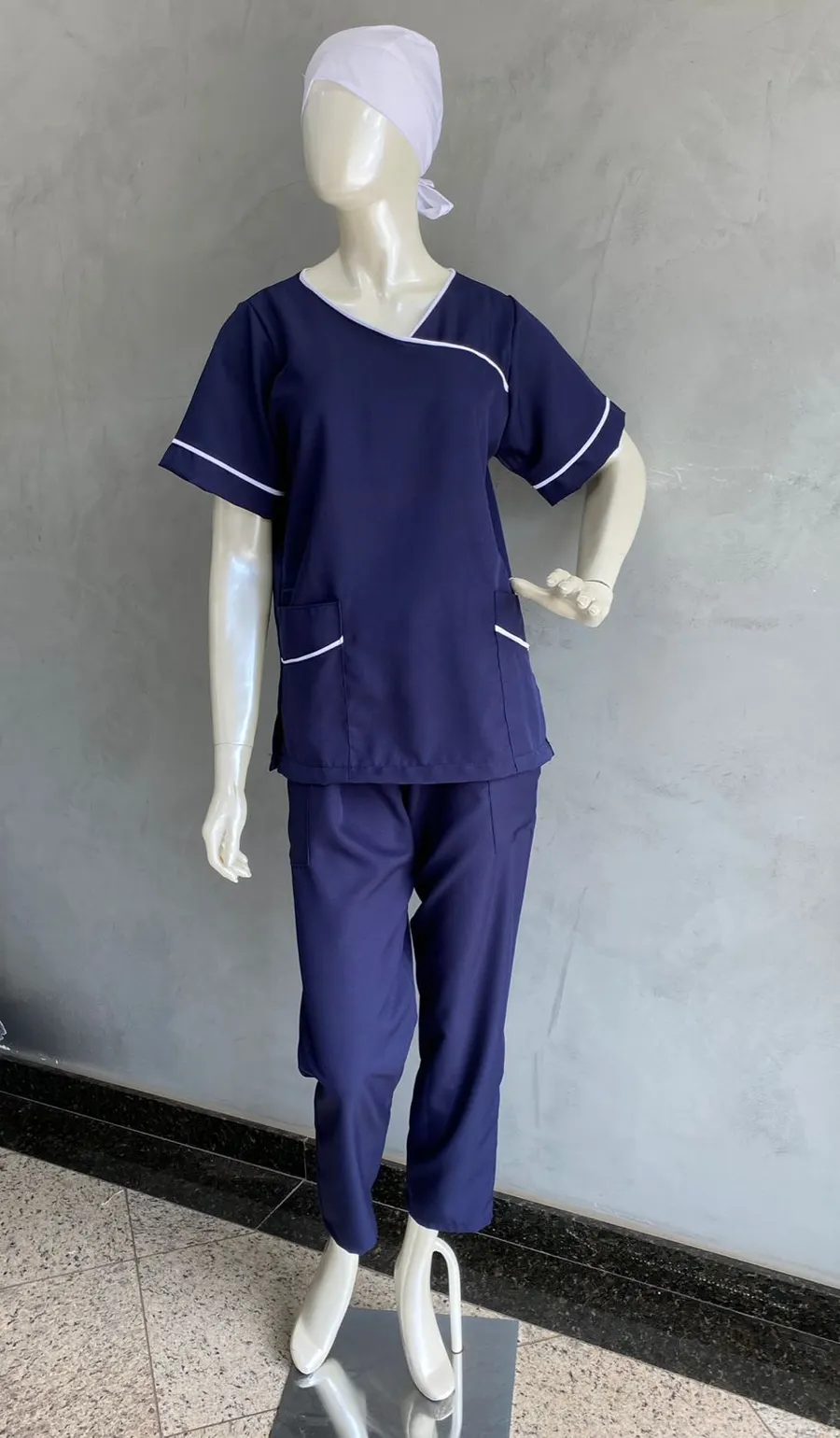 Conjunto Blusa Cruzada e Calça Azul Marinho — Artveste Uniformes
