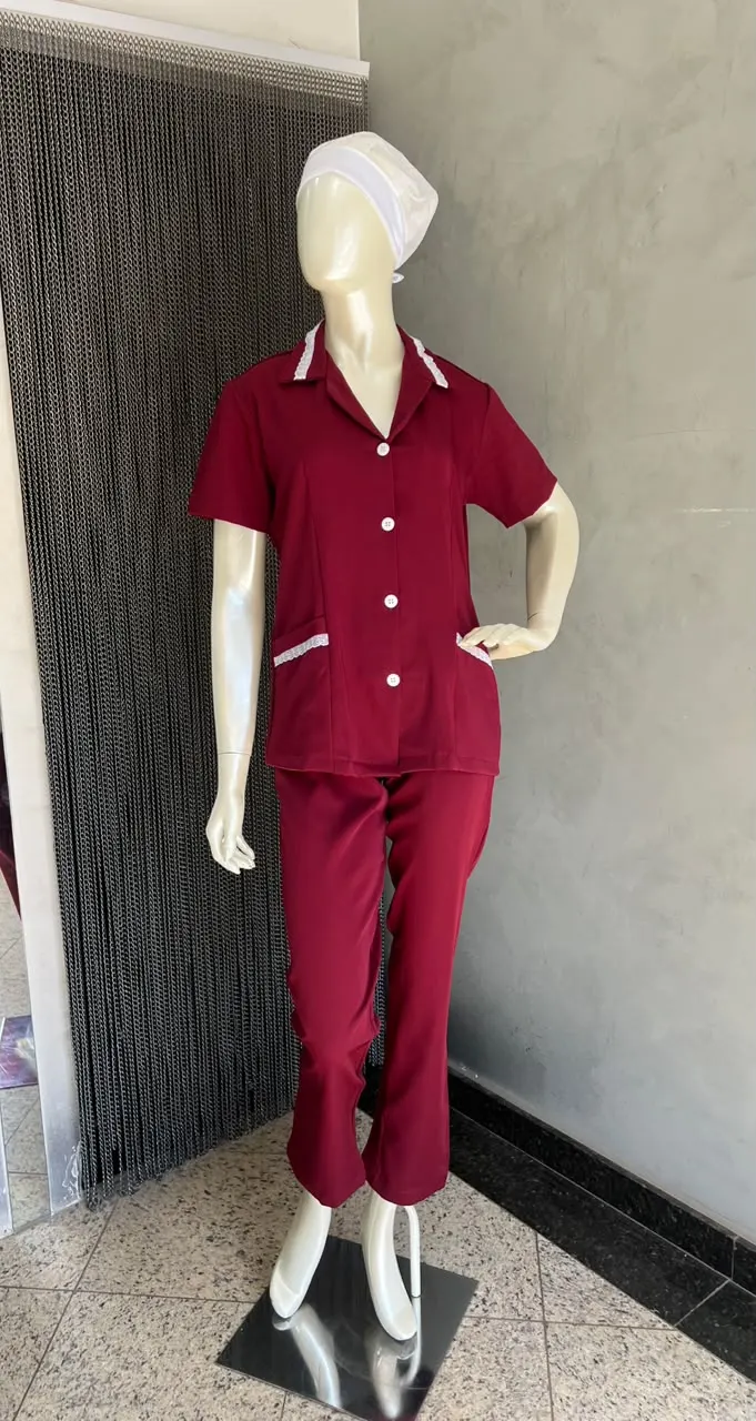 Conjunto Camisa Manga Curta com Renda Bordô e Calça 3 — Artveste Uniformes