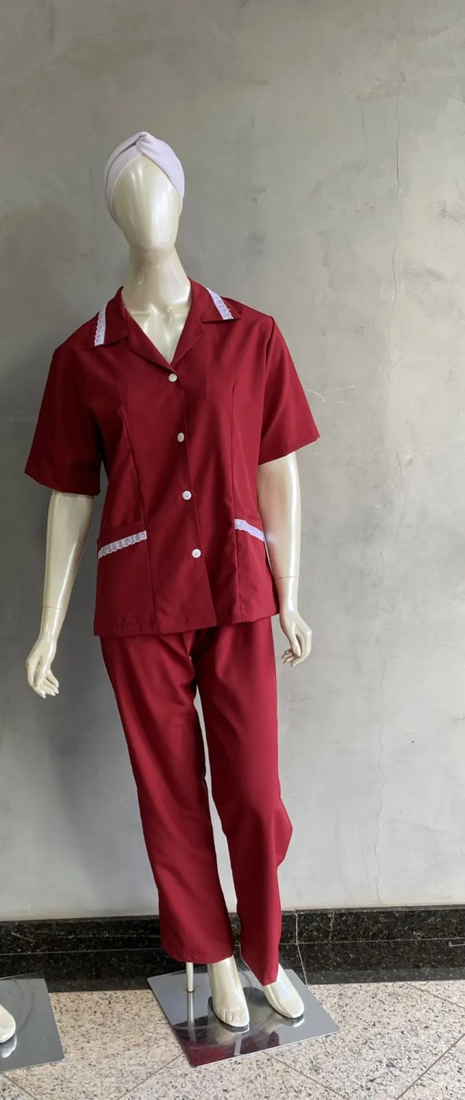 Conjunto Camisa Manga Curta com Renda Vermelha e Calça — Artveste Uniformes