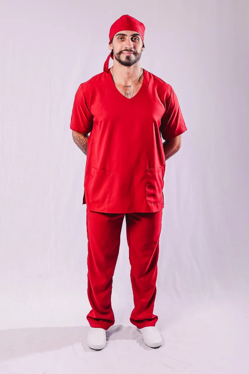 Scrub Vermelho com Bandana — Artveste Uniformes